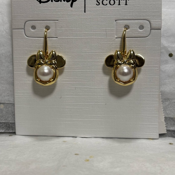 Kendra Scott x Disney Gold Minnie Mouse Drop Earrings in White Pearl - Picture 6 of 6